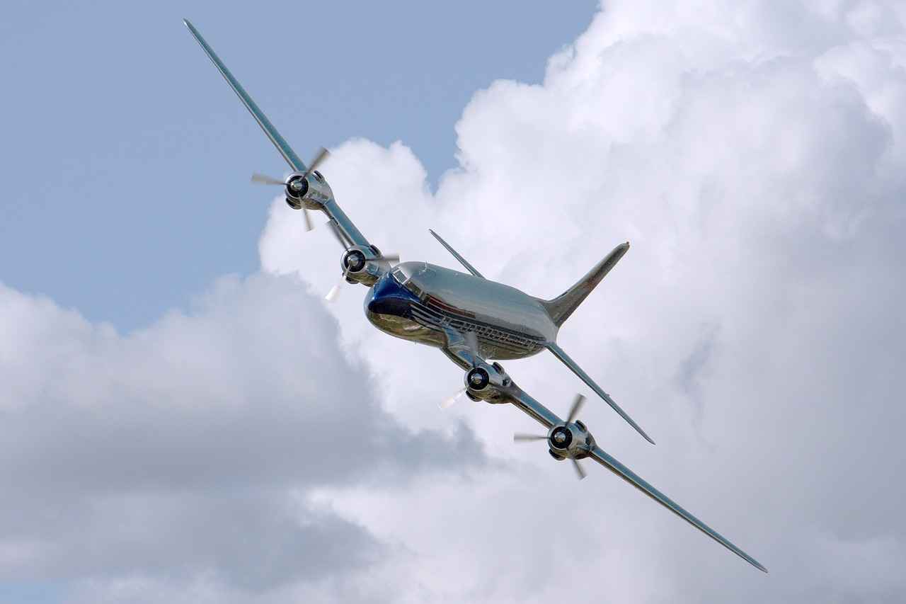Do Airplanes Use Windshield Wipers?