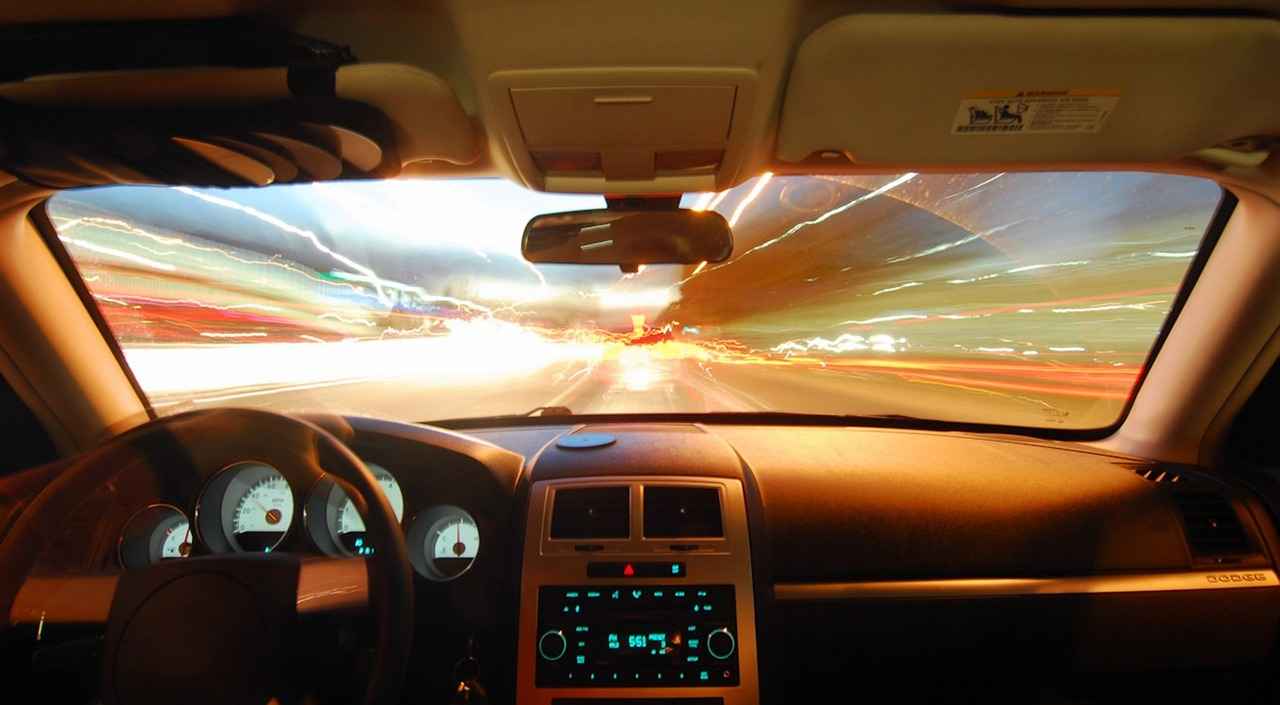 Changing Windshield Wipers: Signs It’s Time for a Replacement