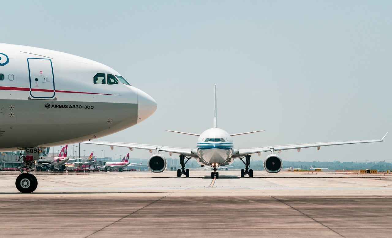 Do Airplanes Have Windshield Wipers? The Truth Behind Aircraft Safety